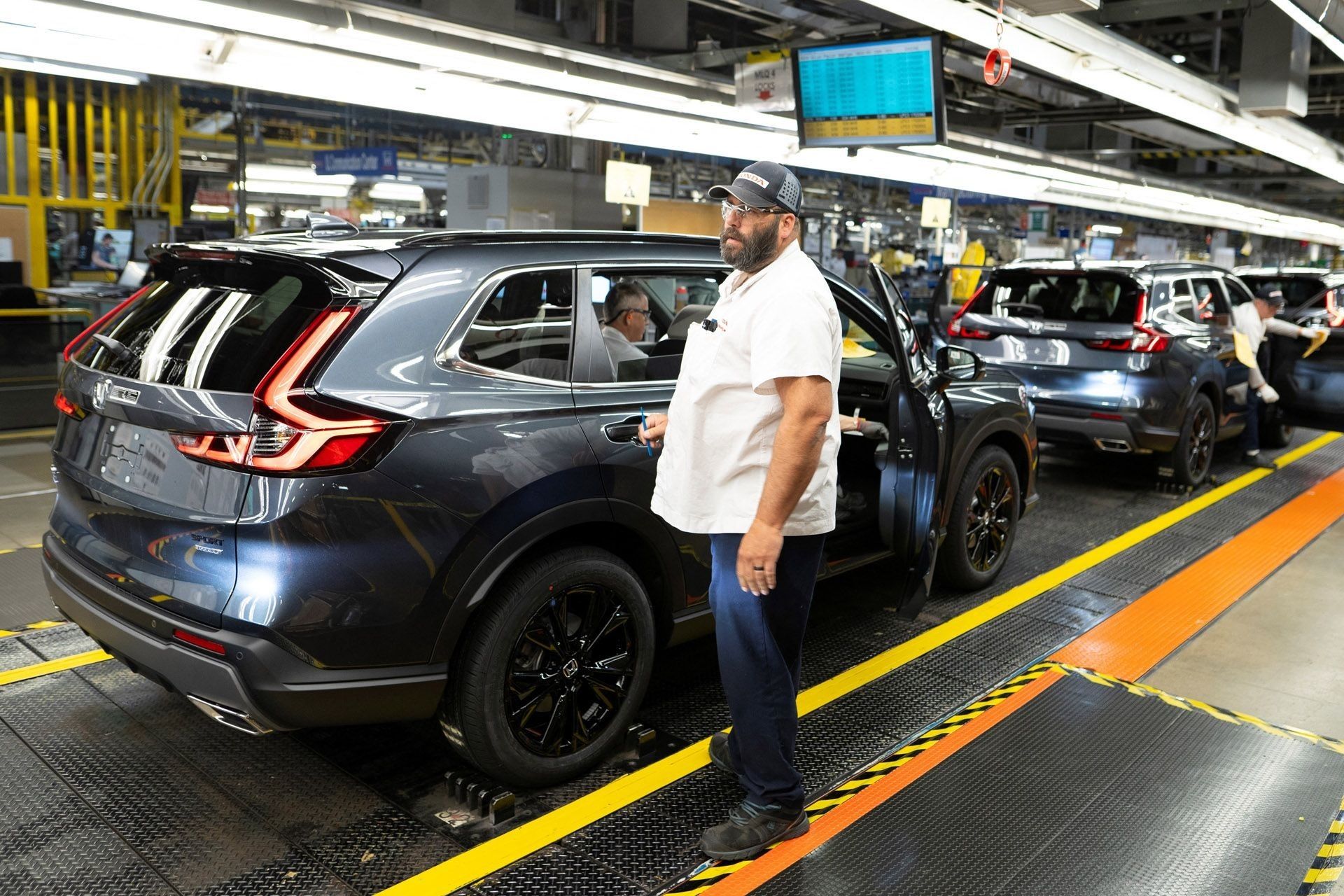 ‘Recession risks alive’ as Canada’s manufacturing numbers suffer under Trump tariff regime