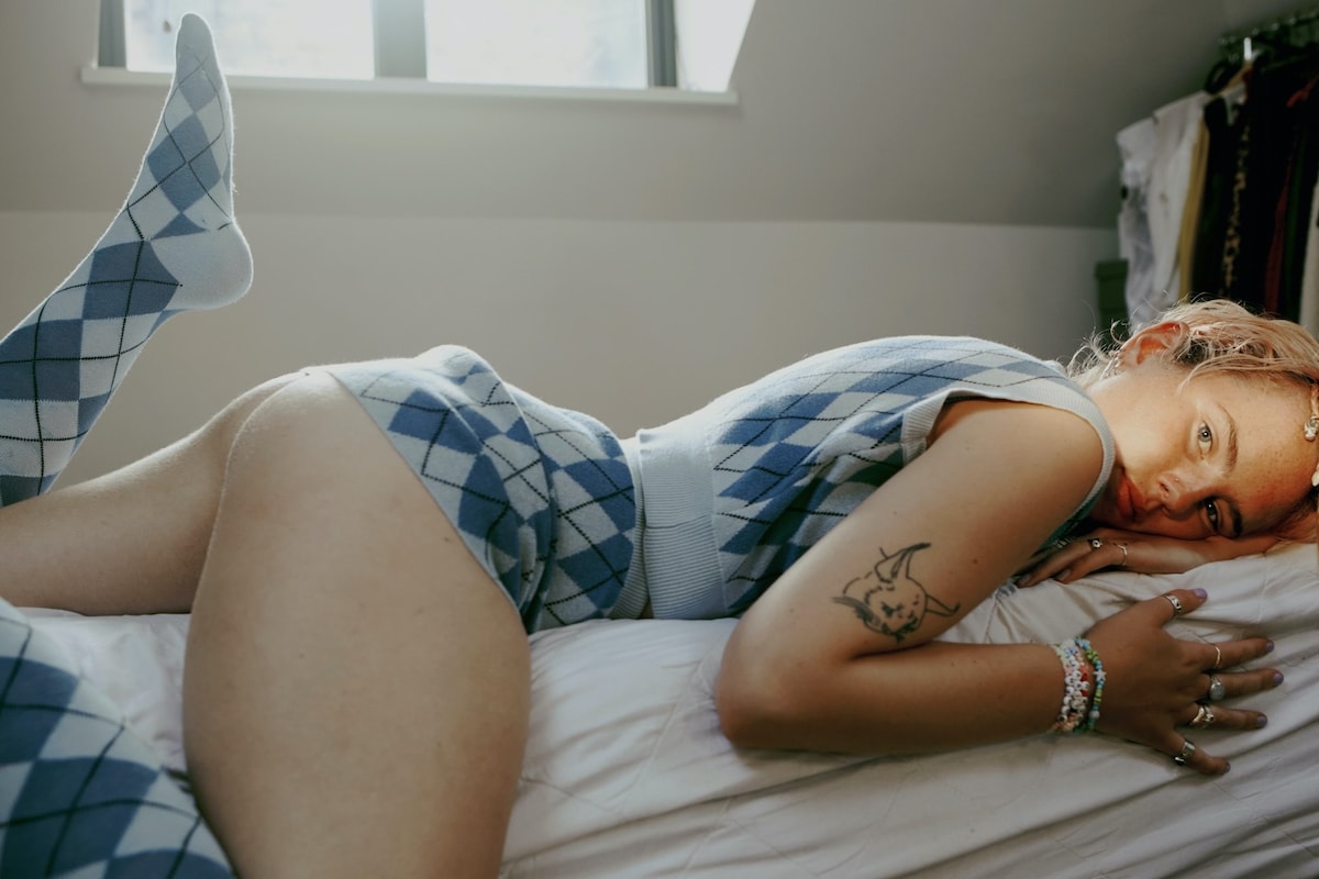 Guen Fiore’s Proud Portraits of Girls Coming Into Their Own